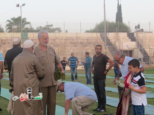  كفرقاسم - فيديو : تتصافح الايدي وتتعانق الرقاب في صلاة عيد الاضحى المبارك في المصلى ومشاركة واسعة مع الابتسامة 